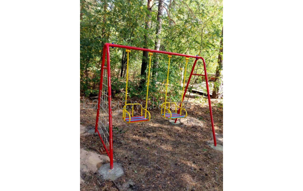 Гойдалки для дитячого майданчика - улюблений ігровий елемент