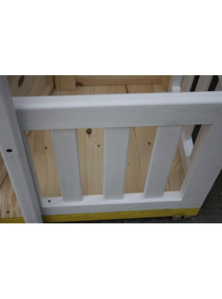 Дерев'яний дитячий будиночок з верандою Дерев'яний дитячий будиночок з верандою