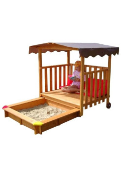 Деревянный домик-веранда с песочницей