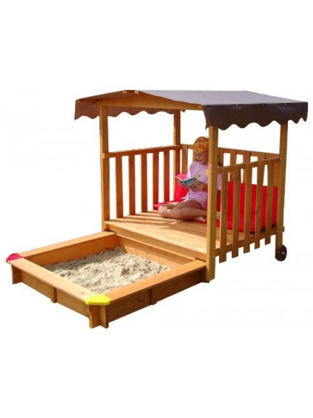 Дерев'яний будиночок-веранда з пісочницею