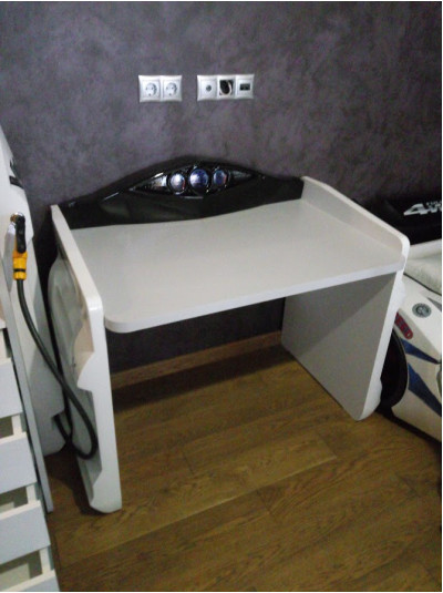 Стіл письмовий білий з серії Автомобільні пристрасті